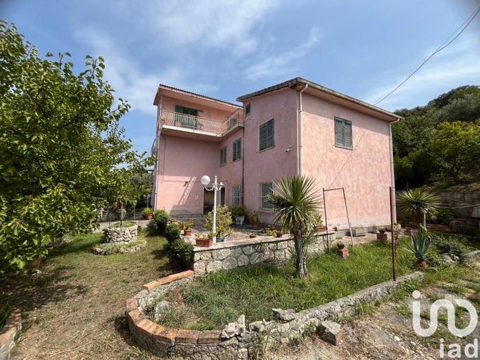 Casa con 6 locali in vendita in Localit  Bovernino, Longobardi