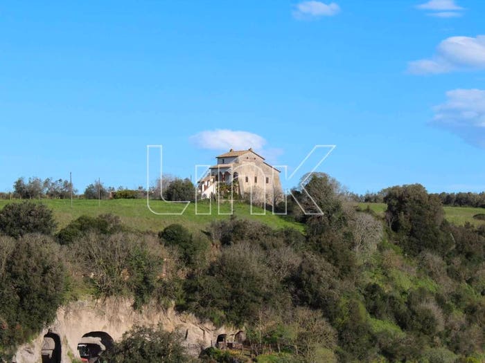 Casa quadrilocale in vendita in via Roma, Canino