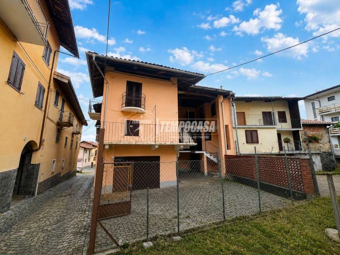 Casa con 5 locali in vendita in Via Umberto I, Lugnacco, Val di Chy