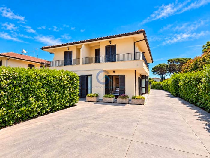 Casa con 6 locali in vendita in Viale Nausicaa, Roccelletta, Borgia