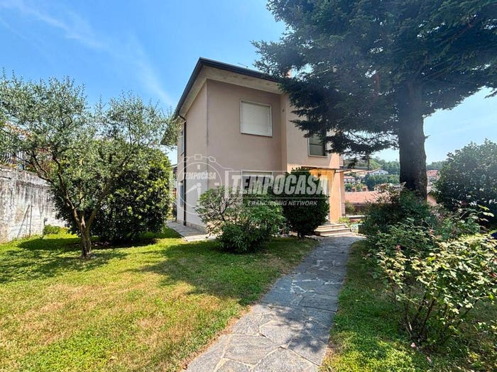 Appartamento trilocale in vendita in Via Verdi, Lipomo
