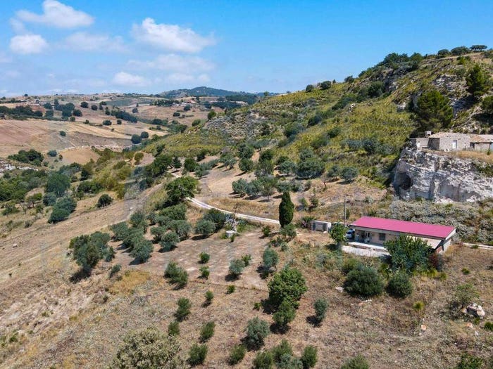 Casa quadrilocale in vendita in Strada Provinciale Chiaramonte, Giarratana