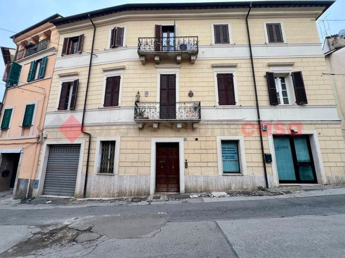Appartamento trilocale in vendita in via Tancredi, Rieti