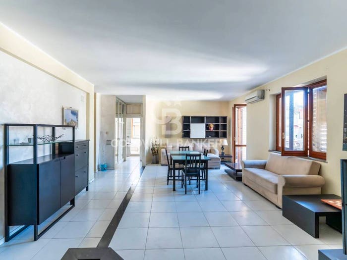 Appartamento con 5 locali in vendita in Via Firenze, Cannizzaro, Aci Castello