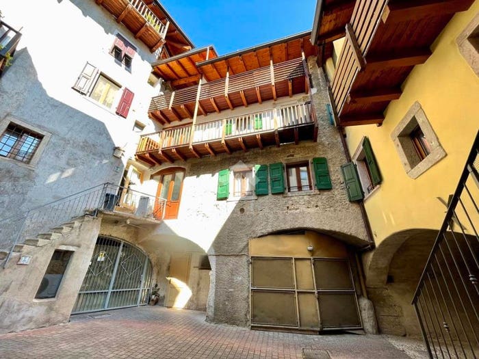 Casa bilocale in vendita in Via Passo Buole, Centro, Arco