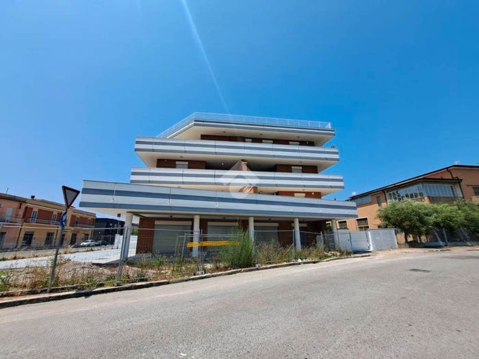 Appartamento quadrilocale in vendita in Via Fedor Von Donat, Centro, Pontinia