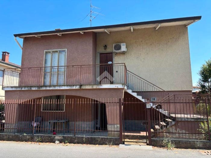 Casa quadrilocale in vendita in Via Papa Giovanni XXIII, Centro, Belgioioso