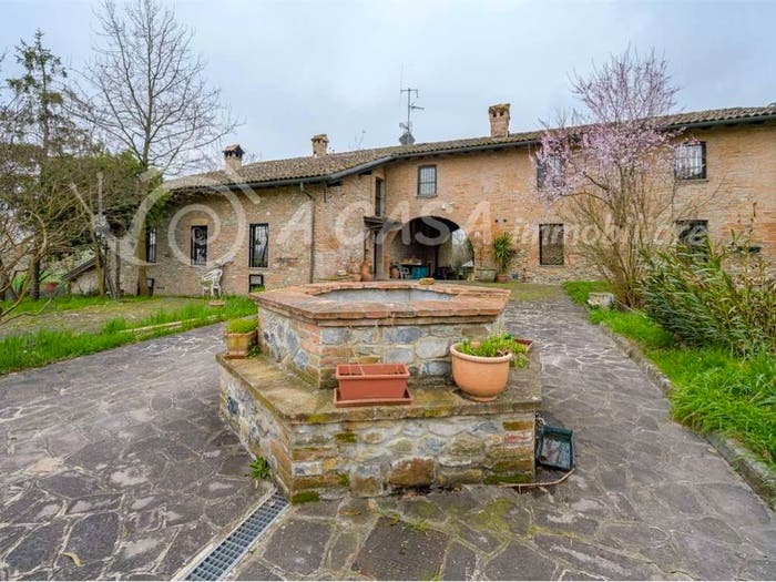 Casa con 6 locali in vendita in via grossardi, Centro, Medesano