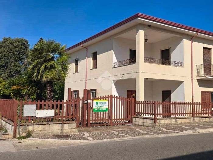 Casa con 6 locali in vendita in Via Nazionale, Dugenta