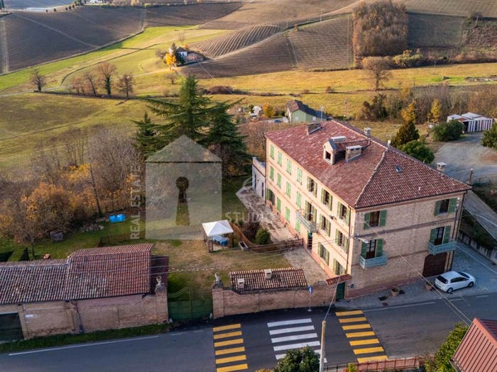 Casa con 6 locali in vendita in Via Duca d'Aosta, Centro, Castelnuovo Calcea