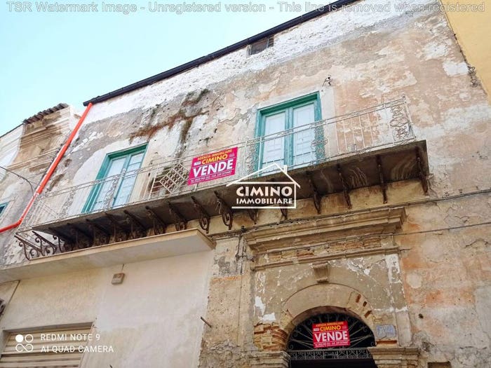 Appartamento con 6 locali in vendita in Via Giuseppe Garibaldi, Racalmuto