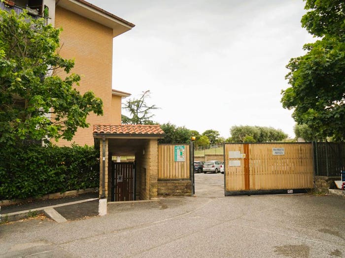 Appartamento quadrilocale in vendita in Via Innocenzo XII, Somaschi Fontana di Papa Ginestreto, Ariccia