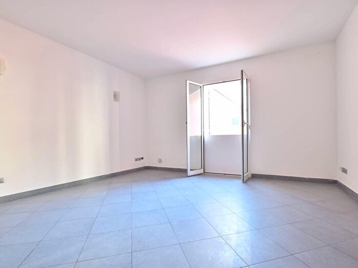 Appartamento trilocale in vendita in Via Giuseppe Garibaldi, Loano