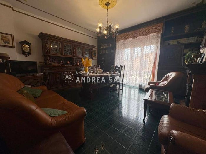 Casa con 6 locali in vendita in Calcinaia