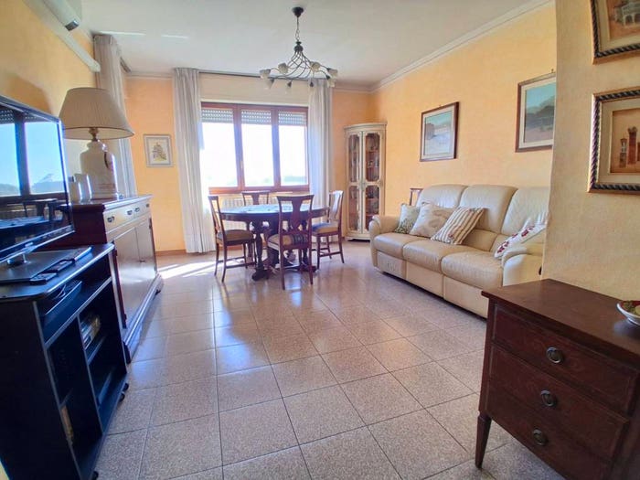 Appartamento con 5 locali in vendita in Via Pisana, Sant'Anna, Lucca