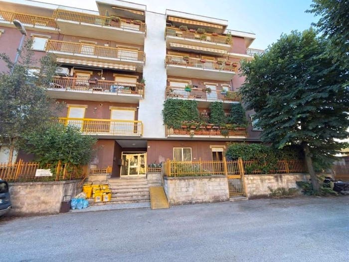 Appartamento quadrilocale in vendita in TRAVERSA VIA PIAVE, Via Piave, Foligno