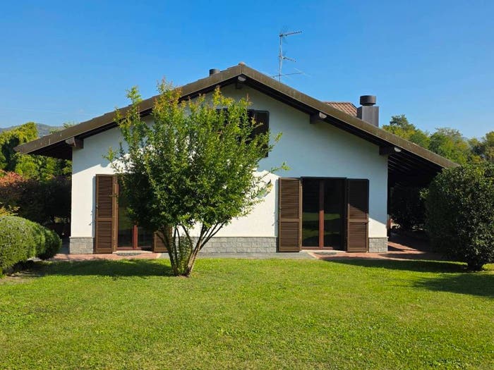 Casa con 5 locali in vendita in Via Alessandro Volta, Montano, Montano Lucino