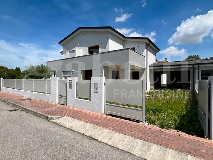 Casa con 5 locali in vendita in Fossò