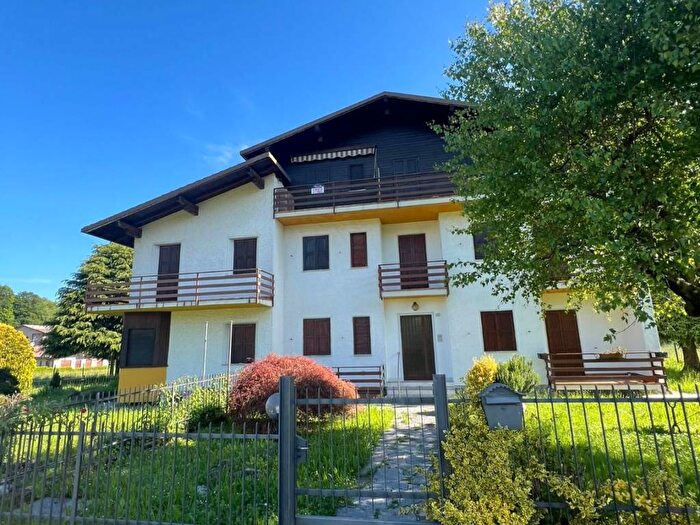 Appartamento trilocale in vendita in Via Genziana, Centro, Cremeno