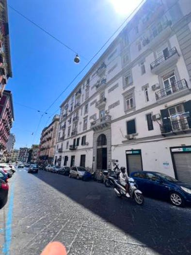 Appartamento con 6 locali in vendita in Via Cesare Rosaroll, Tribunali, Napoli