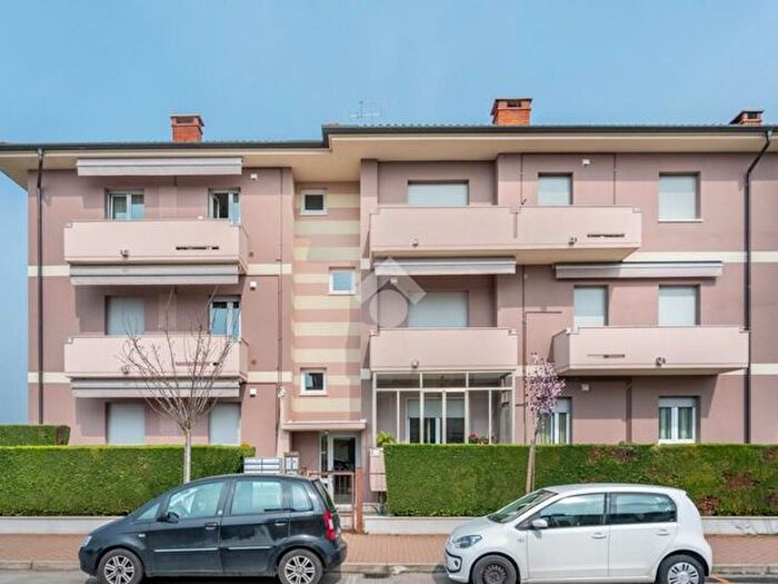 Appartamento trilocale in vendita in Via Angelo Poiani, Villafranca Di Verona