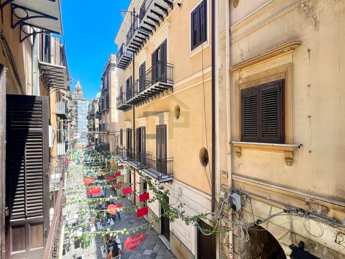 Appartamento con 5 locali in vendita in Via Orologio, Castellammare, Palermo