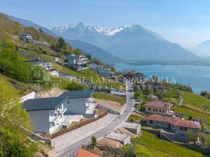 Appartamento trilocale in vendita in Via Antonio Maria Caraccioli, Centro, Vercana