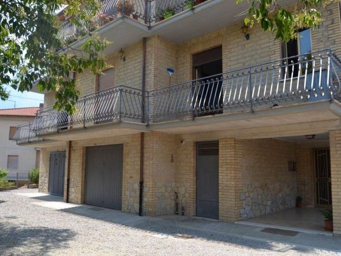 Appartamento con 6 locali in vendita in Via Perugia, Centro, Montegabbione