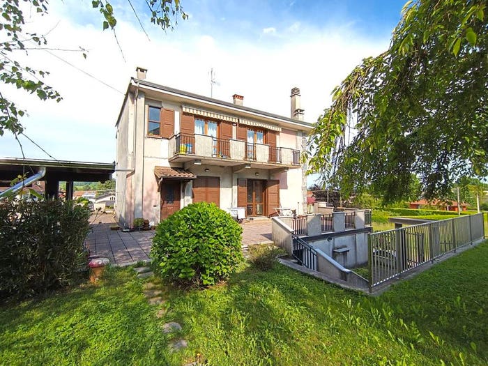 Casa con 6 locali in vendita in Centro, Gozzano
