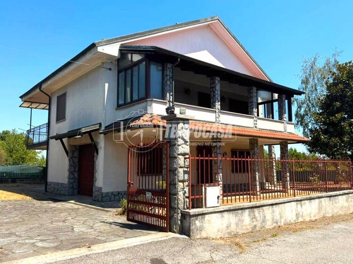 Casa con 5 locali in vendita in Via Villarbasse, Piossasco