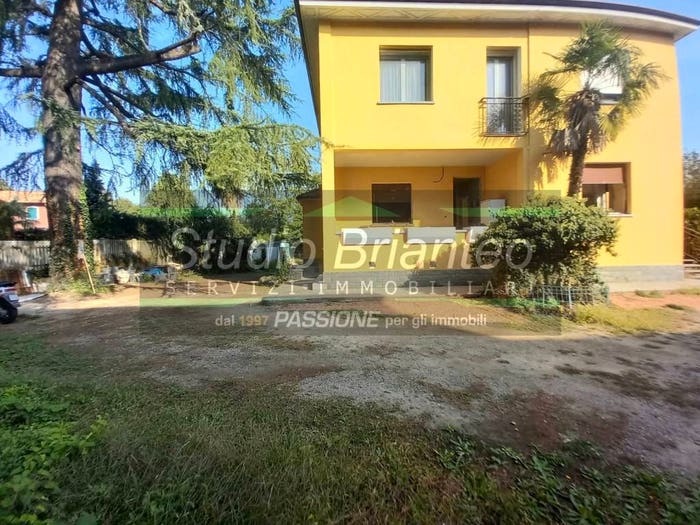Appartamento trilocale in vendita in Via degli Artigiani, Cesano Maderno