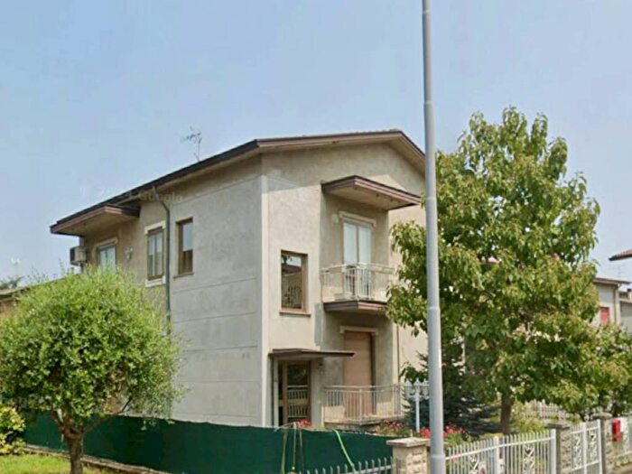 Appartamento trilocale in vendita in Via Emilio Canzi, Stadio, Piacenza