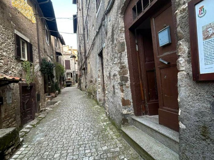 Appartamento con 6 locali in vendita in Via Maggiore, Centro, Artena