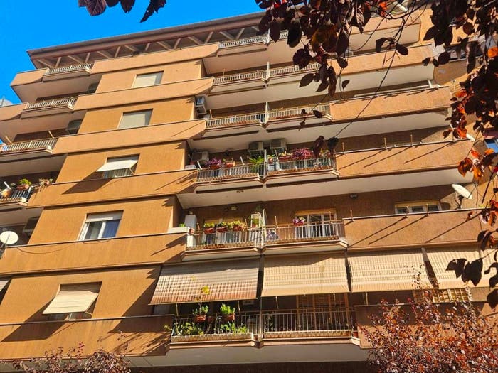 Appartamento quadrilocale in vendita in Via Marcantonio Bragadin, Cipro, Roma
