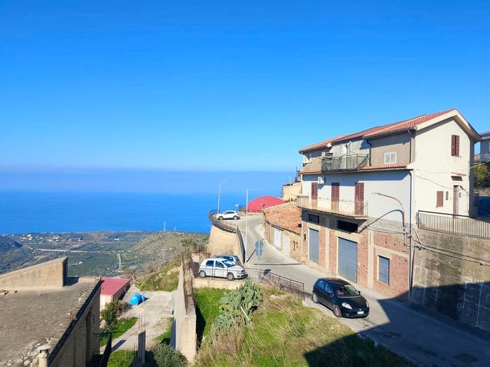 Appartamento bilocale in vendita in Via Cesare Battisti, Centro, Caronia