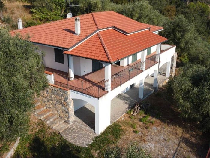 Casa quadrilocale in vendita in Via Sant'Agata, Porto Maurizio, Imperia