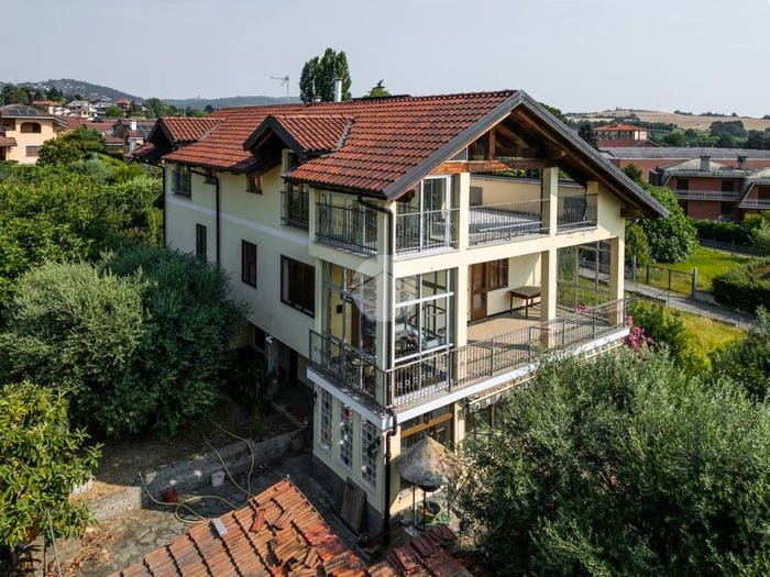 Casa con 6 locali in vendita in Via Benso, Roaschia, Chieri