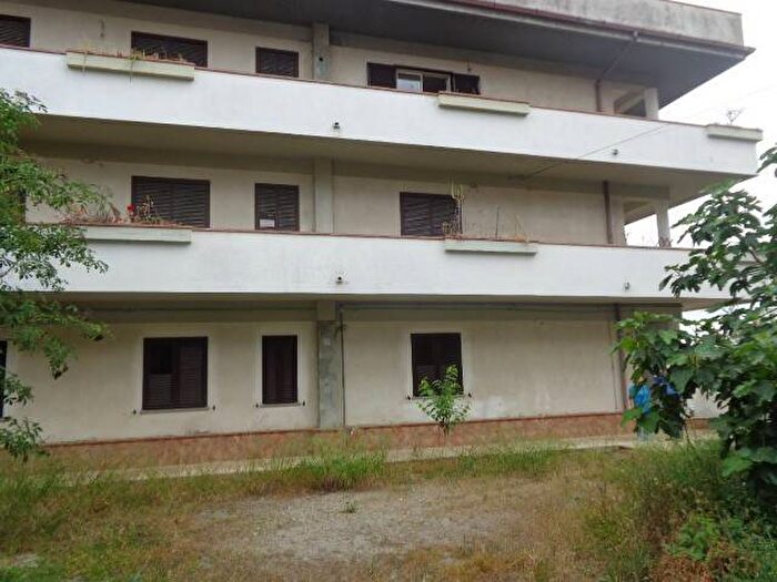Appartamento con 5 locali in vendita in Via Strada XXVII, Caulonia