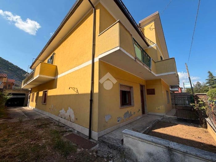 Appartamento quadrilocale in vendita in Via dei Martiri, Centro, Capistrello