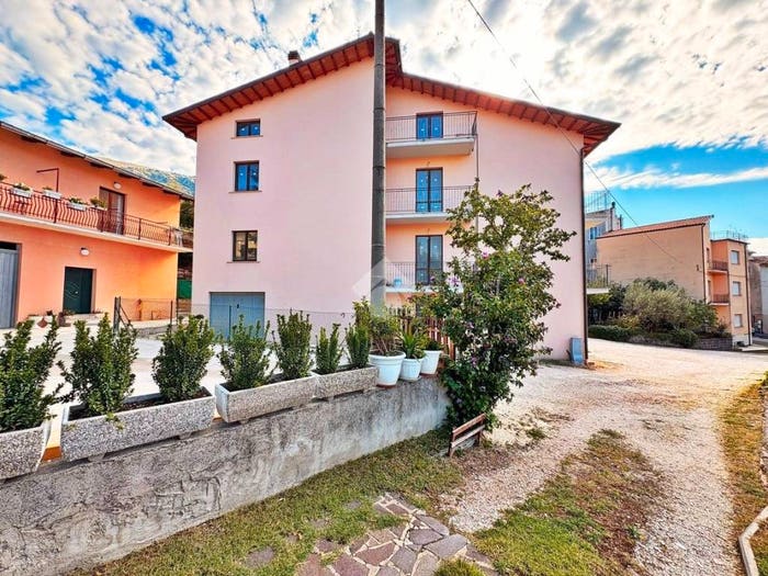 Appartamento trilocale in vendita in Vicolo Capezza, Centro, Gualdo Tadino