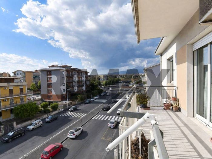 Appartamento con 5 locali in vendita in Via Generale Ameglio, Rapisardi, Catania