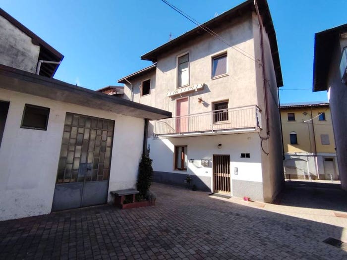 Appartamento trilocale in vendita in Via Roma, Fenegrò