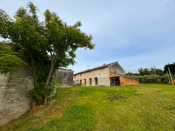 Casa con 6 locali in vendita in via Chiaro, Torre San Patrizio