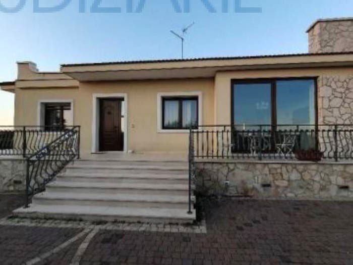 Appartamento con 6 locali in vendita in Via Mottola, Martina Franca