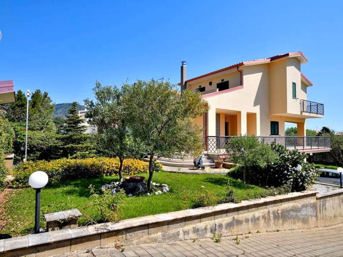 Casa con 6 locali in vendita in Via Gioacchino Murat, Frabotto Mannesi, Montepaone