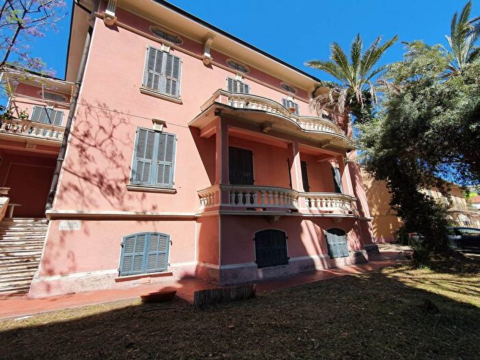 Casa con 6 locali in vendita in Centro Storico Sant'Ampelio, Bordighera