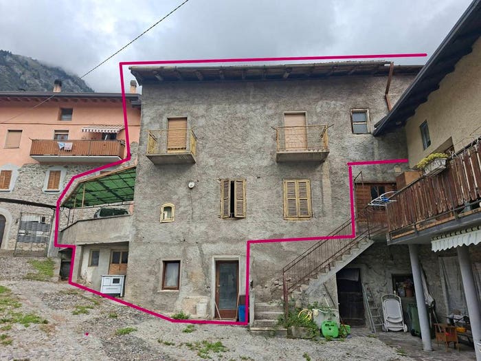 Casa con 6 locali in vendita in Via San Pietro, Villa, Lozio