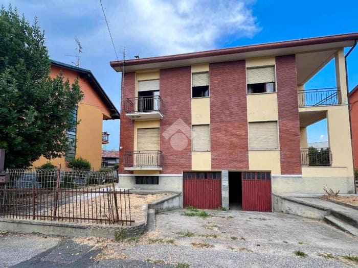 Casa con 6 locali in vendita in Strada di mezzo, Borgo Piave Corso Europa Zona Ferrero, Alba