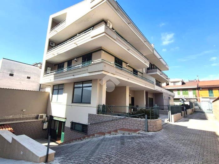 Casa con 6 locali in vendita in Via Vittorio Veneto, Curti