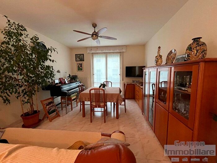 Casa con 6 locali in vendita in Villa Ceccolini, Pesaro